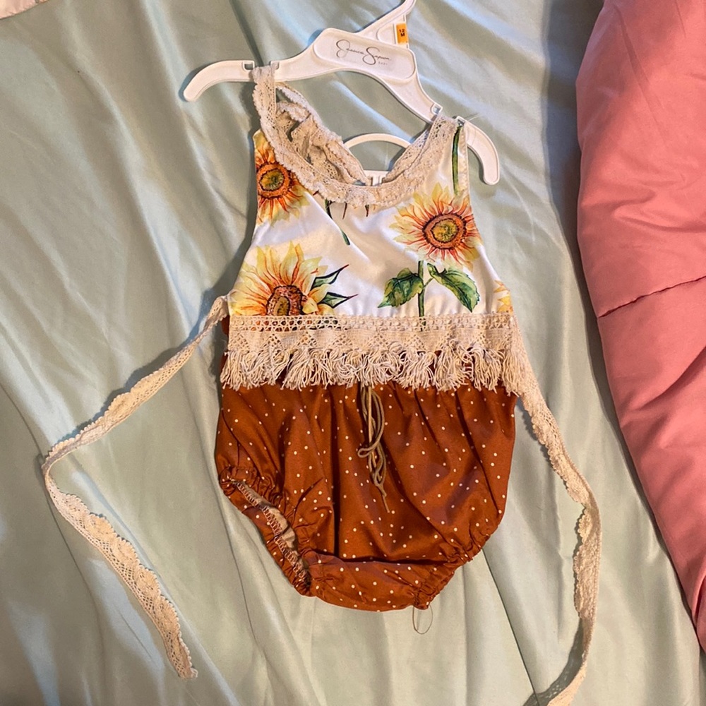 Sunflower two piece. Amazon find. Size 90